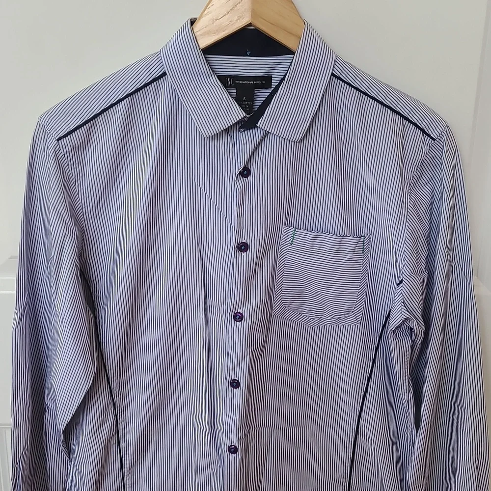 INC button down - Picture 3 of 4